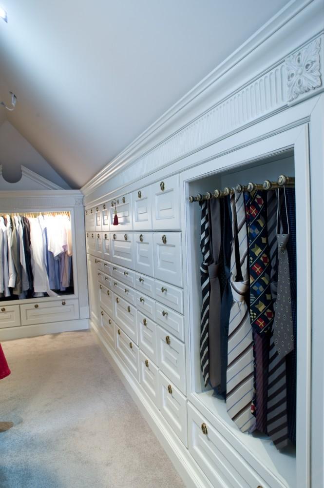 szafy w garderobie